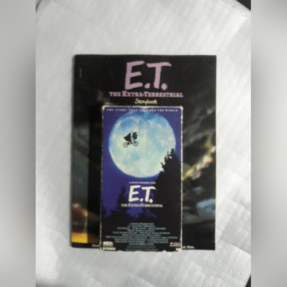 E.T The Extra Terrestrial Story Book & VHS Tape